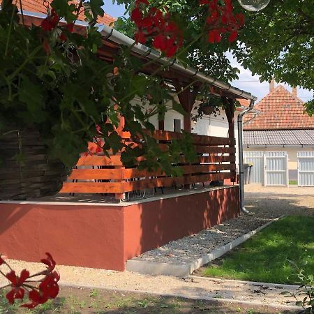 Mormota Vendeghaz Lejlighed Mezőkövesd Eksteriør billede
