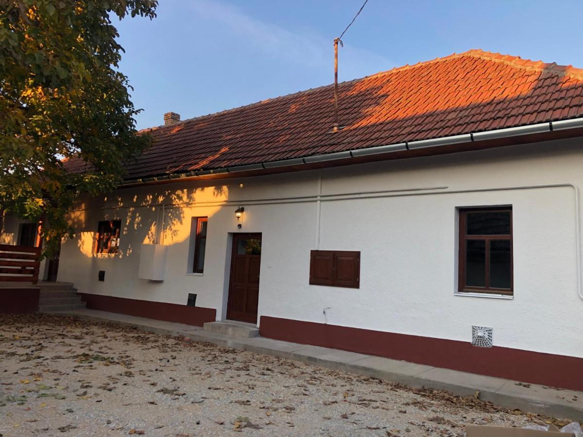 Mormota Vendeghaz Lejlighed Mezőkövesd Eksteriør billede